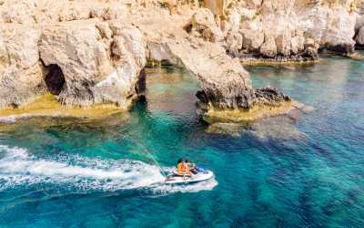 Wycieczka z Pafos w kierunku Ayia Napa Marathon z Lefkarą, odrobiną wina i oliwy