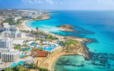 Wycieczka z Pafos w kierunku Ayia Napa Marathon z Lefkarą, odrobiną wina i oliwy